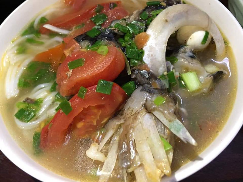 Cách nấu canh chua mắt cá ngừ