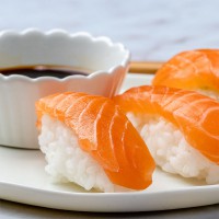 Cách Làm Sushi Cá Hồi Ngon Chuẩn Nhà Hàng Nhật