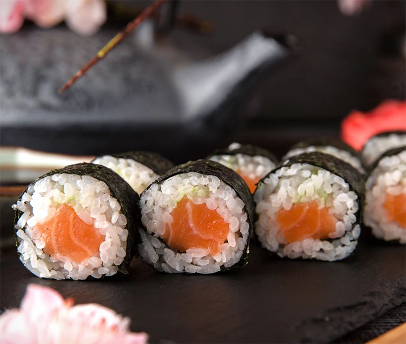 Cách làm sushi cá hồi ngon