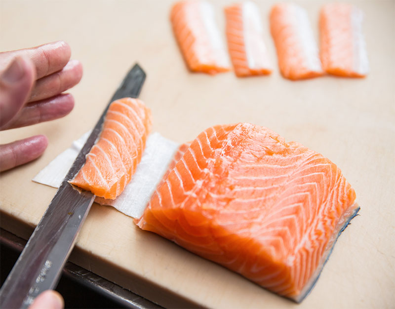 Cách làm sushi cá hồi