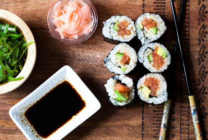 Cách làm sushi cá ngừ ngon đơn giản