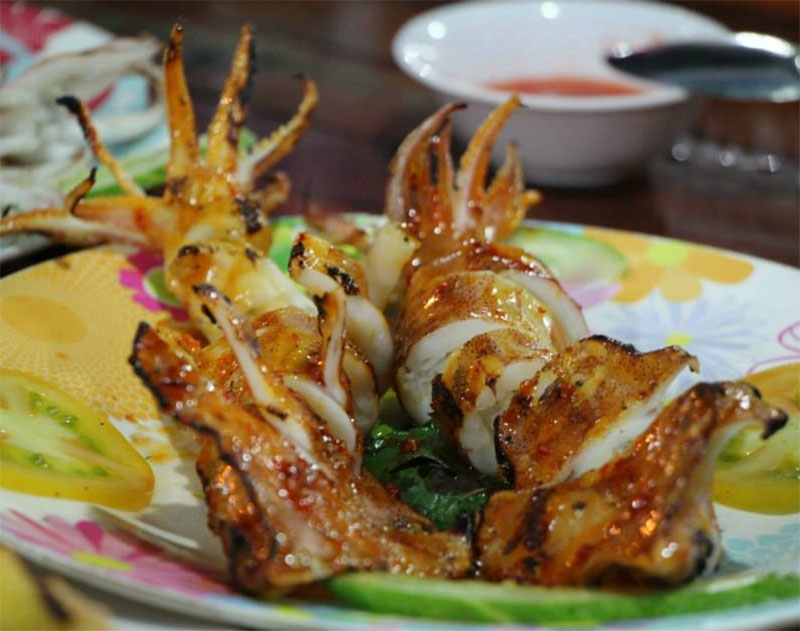 Cá nướng và sốt Pyi Gyi